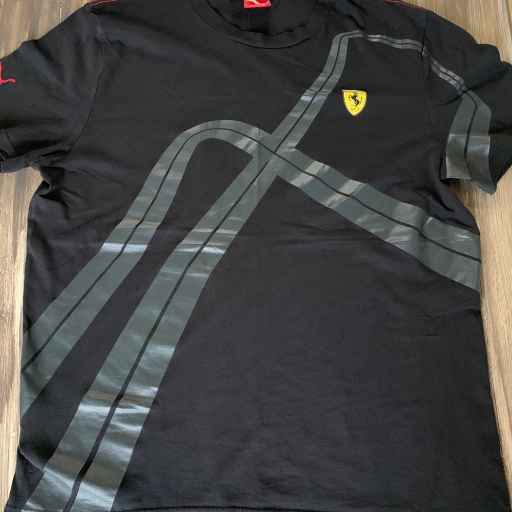 PUMA Men's Scuderia Ferrari size LARGE T-Shirt